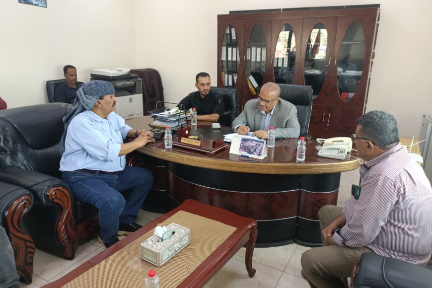 الوزير باذيب يطلع على سير المشاريع المنفذة في المؤسسة العامة للاتصالات بعدن
