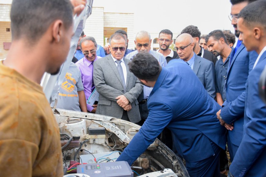 من البنزين إلى الكهرباء.. ابتكار هندسي ذكي يتألق في معرض مشاريع التخرج بجامعة عدن