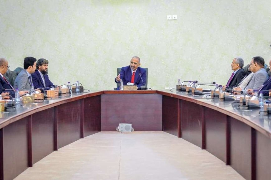 من قصر معاشيق.. قرارات حاسمة لإصلاح المؤسسات الحكومية