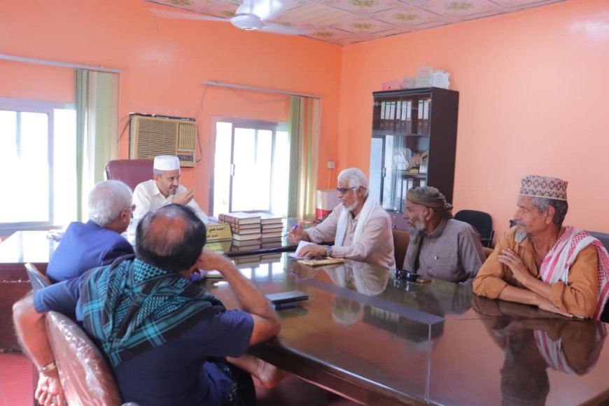 فريق التوجيه والرقابة الرئاسي يلتقي مدير عام أوقاف ساحل حضرموت