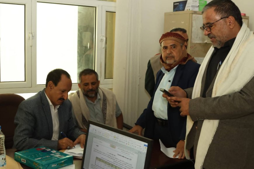 مأرب.. الخدمة المدنية بالمحافظة تفتح حافظات اثبات حضور للموظفين النازحين المتوقفة رواتبهم ومطابقة بياناتهم