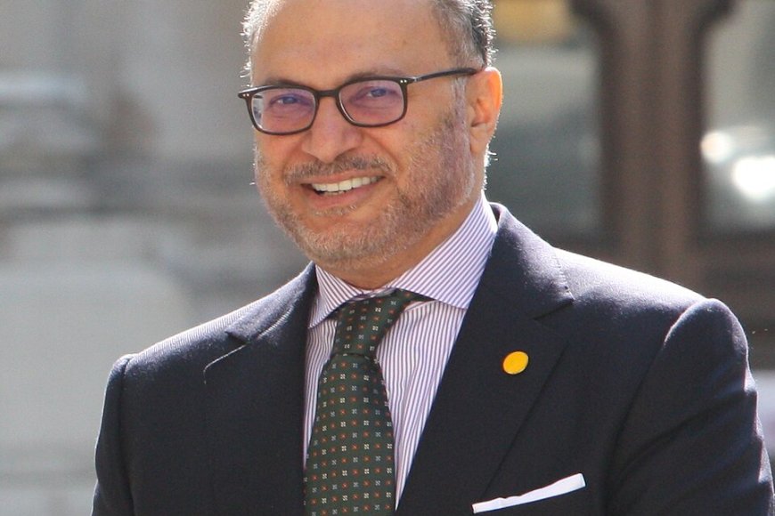 رداً على (الحملات الشرسة) مستشار رئيس الإمارات: لسنا من يقرر مصير الشعوب والإمارات لا تسعى للزعامة