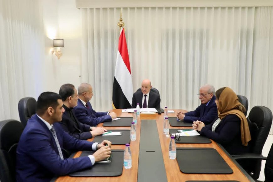 رئيس مجلس القيادة الرئاسي يجتمع برئاسة هيئة التشاور والمصالحة