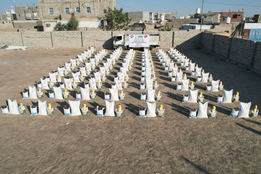 هيئة الإغاثة الإنسانية(IHH).. توزّع مساعدات غذائية لـ172 أسرة نازحة في مأرب