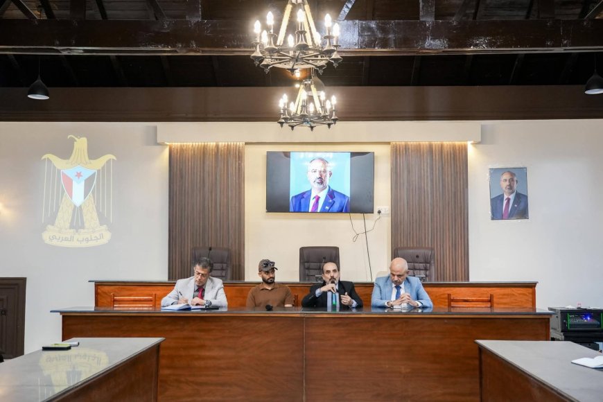 فريق التوجيه والرقابة الرئاسي يعقد لقاءً موسعاً بقيادة انتقالي صيرة بالعاصمة عدن والمكتب التنفيذي للسلطة المحلية بالمديرية