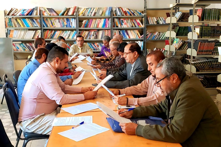 مجلس كلية الضالع الجامعية يناقش خطط العام القادم ويستعرض إنجازات الفصل الدراسي الأول مجلس كلية الضالع الجامعية يناقش خطط العام القادم ويستعرض إنجازات الفصل الدراسي الأول