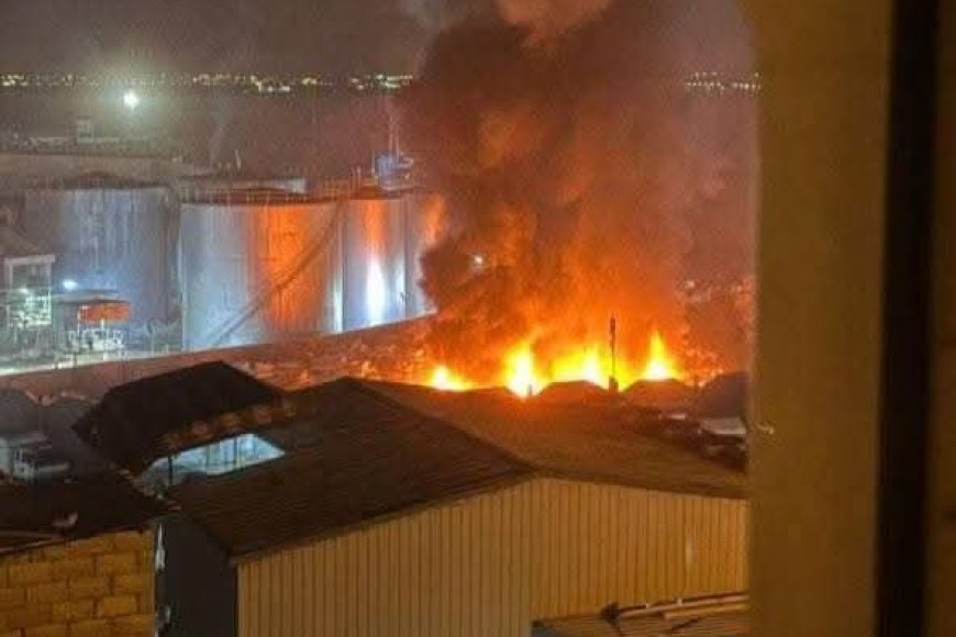 قيادة القوات المشتركة للتحالف (تحالف دعم الشرعية في اليمن): تنفيذ ضربة جوية (محدودة) استهدفت دعمًا عسكريًّا خارجيًّا بميناء (المكلا) قيادة القوات المشتركة للتحالف (تحالف دعم الشرعية في اليمن): تنفيذ ضربة جوية (محدودة) استهدفت دعمًا عسكريًّا خارجيًّا بميناء (المكلا)