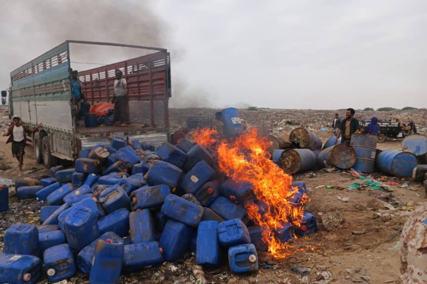 إتلاف ( 10 ) أطنان من المواد الكيميائية والزراعية منتهية الصلاحية في مديرية المنصورة بعدن