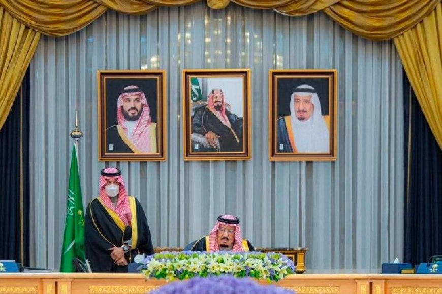الملك سلمان  يرأس جلسة مجلس الوزراء في الرياض و أبرز ما نوقش فيه كانت التطورات في اليمن.. تفاصيل
