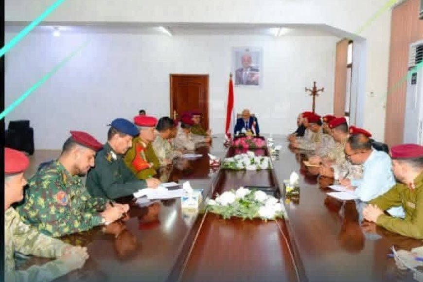 اللجنة العسكرية والأمنية بتعز تؤيد قرارات العليمي وتقر إجراءات حالة الطوارئ