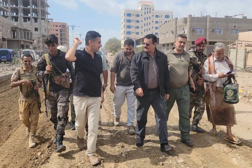 بعد إستئناف العمل فيه مؤخراُ..مدير عام المنصورة يتفقد مشروع "إعادة تأهيل شارع التقنية & تقاطع بئر أحمد"