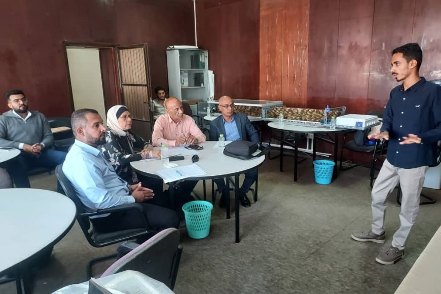 جامعة عدن تحتضن مناقشة علمية لابتكار «روبوت لتنظيف الألواح الشمسية» 