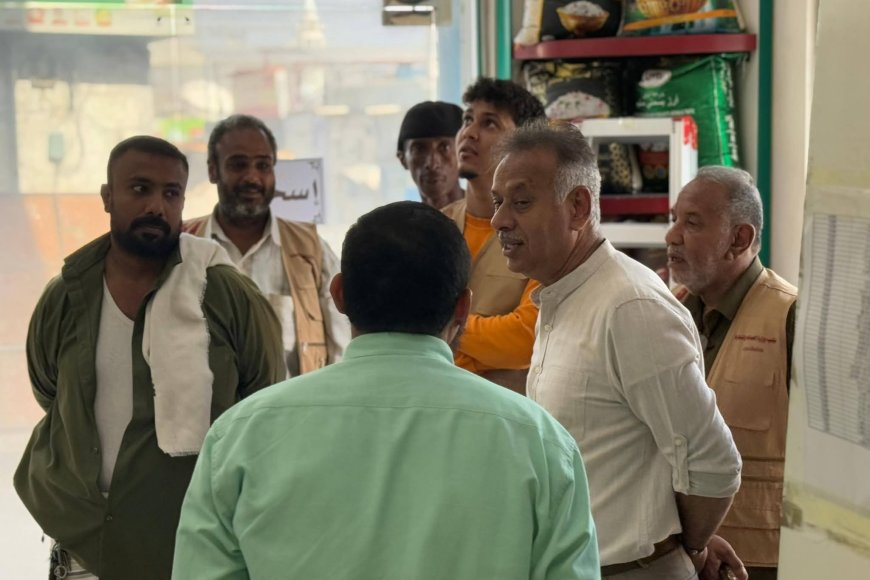 إدارة المعلا تنفذ نزولا ميدانيا لضبط اسعار السلع الغذائية في المعلا إدارة المعلا تنفذ نزولا ميدانيا لضبط اسعار السلع الغذائية في المعلا