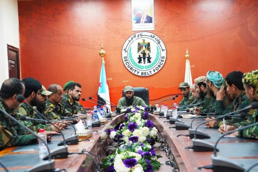 العميد الوالي يترأس اجتماعًا بمدراء الإدارات العامة ويؤكد استقرار الحالة الأمنية