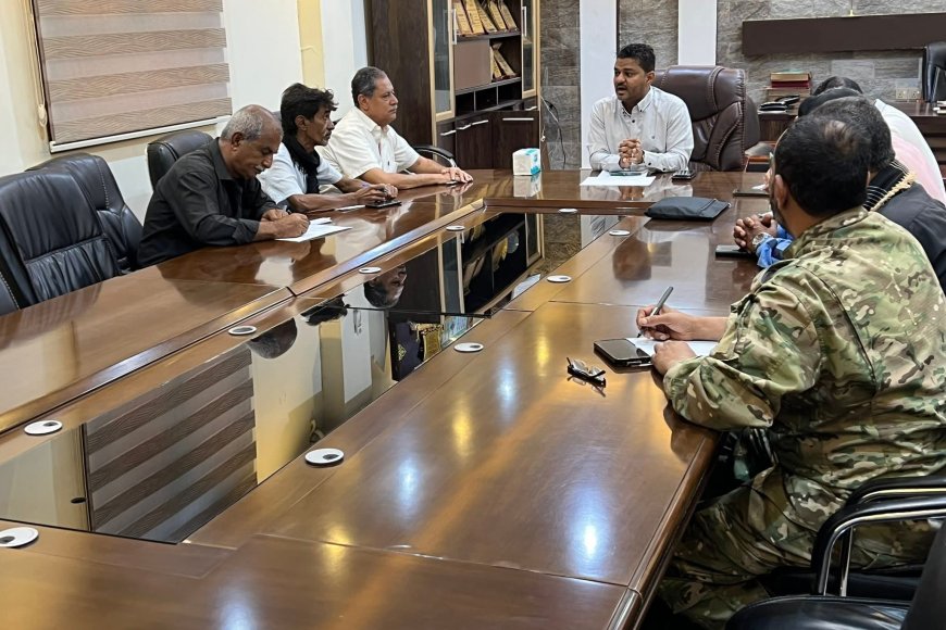 مدير عام الشيخ عثمان يترأس اجتماع اللجنة الأمنية لمناقشة الأوضاع في المديرية