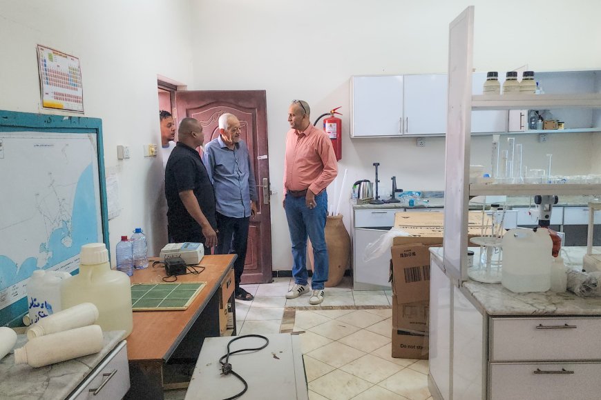 الشعبي وباخبيرة يعاينان أضرار المختبر المركزي لفحص المياه في منطقة البرزخ بعدن