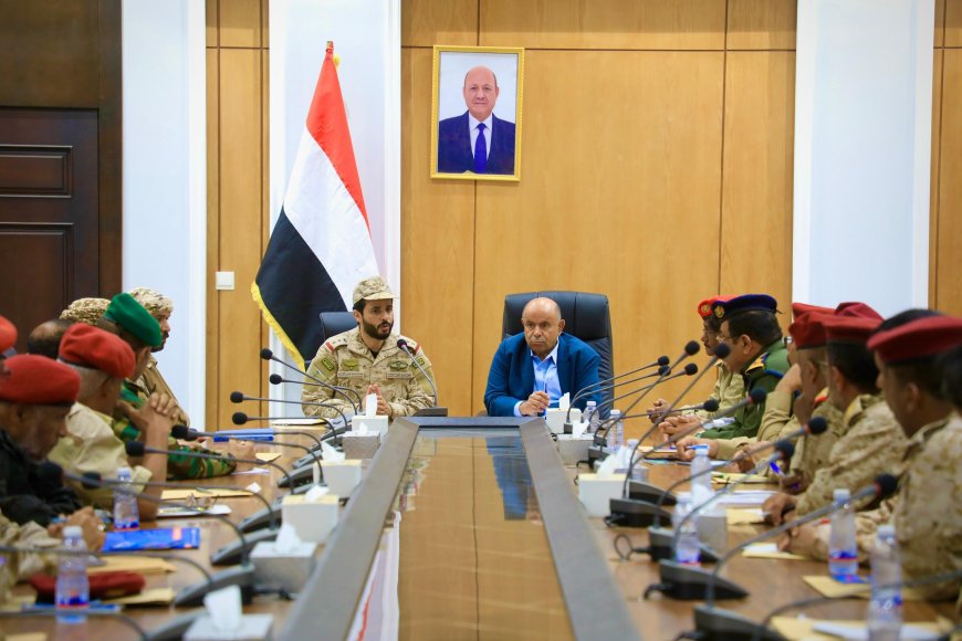 محافظ حضرموت يعقد لقاء موسعا لمناقشة مستجدات الحالة الأمنية والعسكرية وأوضاع النخبة الحضرمية ودرع الوطن بالمحافظة محافظ حضرموت يعقد لقاء موسعا لمناقشة مستجدات الحالة الأمنية والعسكرية وأوضاع النخبة الحضرمية ودرع الوطن بالمحافظة