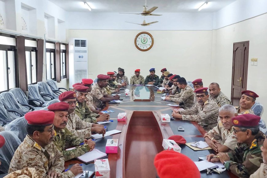 حضرموت..اجتماع استثنائي مشترك بين قيادة المنطقة العسكرية الثانية وقوات درع الوطن بالمكلا لتنسيق الجهود العسكرية والعملياتية حضرموت..اجتماع استثنائي مشترك بين قيادة المنطقة العسكرية الثانية وقوات درع الوطن بالمكلا لتنسيق الجهود العسكرية والعملياتية