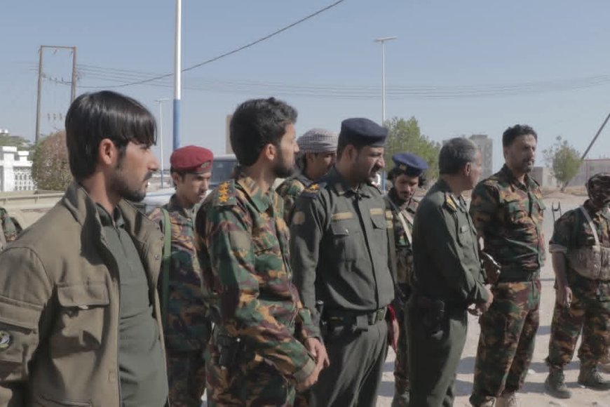 مدير عام الأمن والشرطة بالمهرة يشيد بجهود قوات الأمن الخاص في تأمين منفذ شحن الحدودي