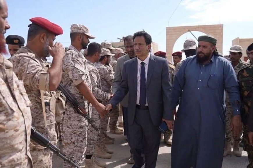 محافظ المهرة يتفقد جاهزية وحدات محور الغيضة