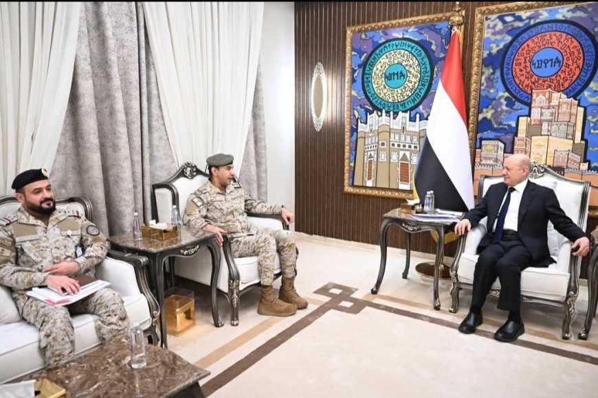 رئيس مجلس القيادة يستقبل قائد القوات المشتركة ويؤكد على شراكة استراتيجية واعدة مع المملكة