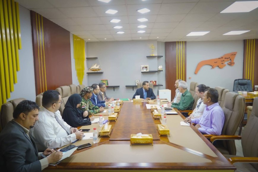 محافظ عدن يناقش مع مدير برنامج الأمم المتحدة للبيئة سُبل تعزيز العمل البيئي في العاصمة