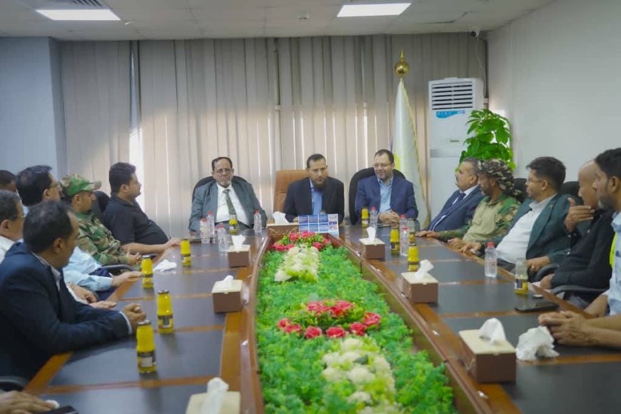 المحافظ عبد الرحمن شيخ يطلع على سير العمل بمطار عدن الدولي