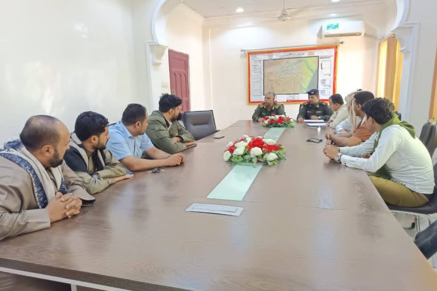 مدير عام أمن المهرة يبحث مع محلات الصرافة تنظيم صرف رواتب منتسبي وزارة الداخلية