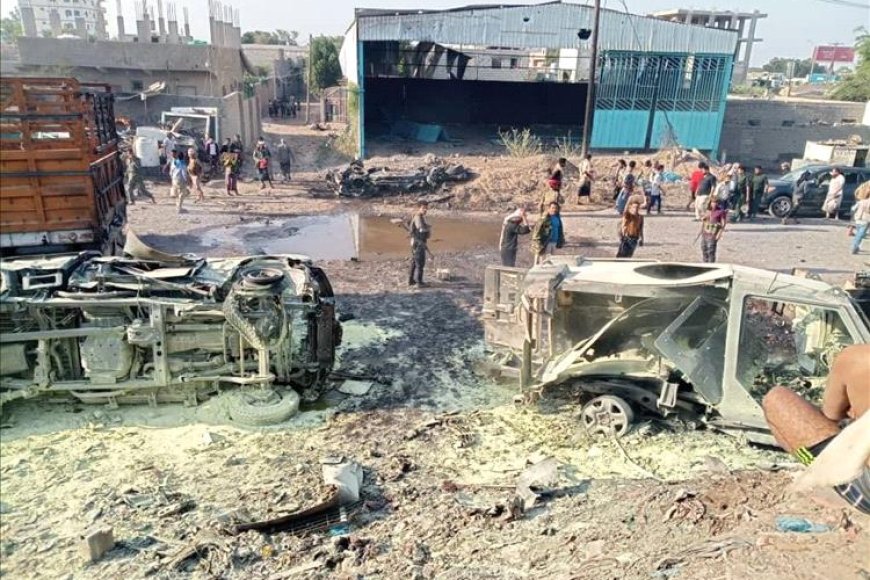 شاهد (ثواني الرعب).. كاميرات المراقبة توثق لحظة انفجار السيارة المفخخة في موكب العميد حمدي شكري