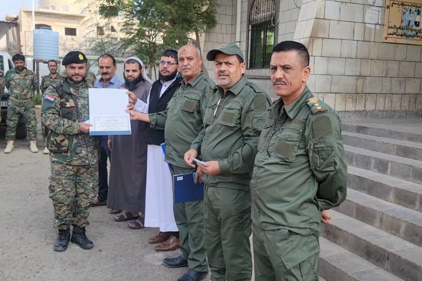 تكريم ( 3 ) جنود من شرطة الشعب بالبريقة نجحوا بضبط متهمين في قضية إختطاف طفلة من الحديدة إلى عدن