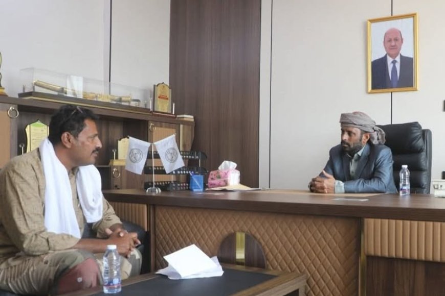 بين (صورة العليمي) و(علم الحلف).. بن حبريش يبعث رسائل سياسية متزنة من قلب حضرموت