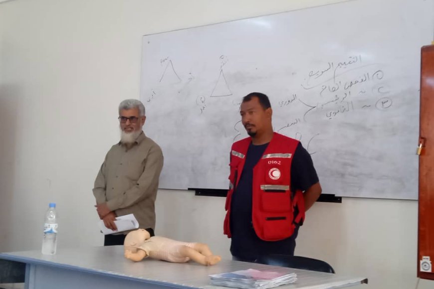بالتعاون مع الهلال الأحمر اليمني.. كلية الصيدلة بجامعة عدن تدشن دورة للإسعافات الأولية 