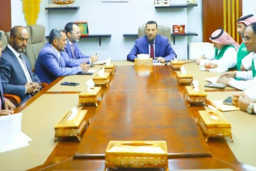 محافظ عدن يبحث مع البرنامج السعودي لدعم وإعمار اليمن مجالات التعاون ودعم المشاريع التنموية والخدمية