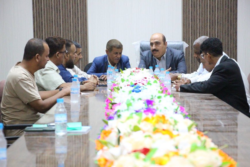 قيادة تربية الساحل تناقش مع المدير العام لمديرية الشحر أوضاع القطاع التربوي والتعليمي. قيادة تربية الساحل تناقش مع المدير العام لمديرية الشحر أوضاع القطاع التربوي والتعليمي.