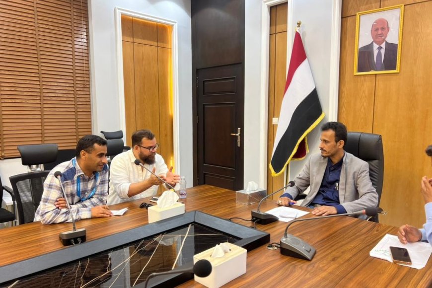 الوكيل الجيلاني يبحث مع برنامج الغذاء العالمي أنشطة البرنامج بحضرموت وخطة توزيع المساعدات الغذائية بمديرية العبر