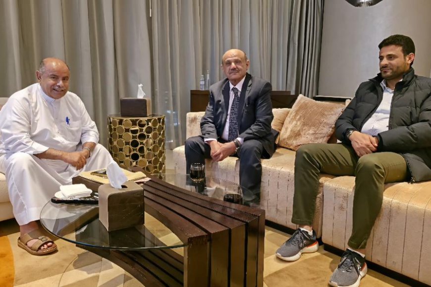 الخنبشي يلتقي محافظ البنك المركزي وقيادة كاك بنك لبحث تعزيز المصارف وضبط السوق الخنبشي يلتقي محافظ البنك المركزي وقيادة كاك بنك لبحث تعزيز المصارف وضبط السوق