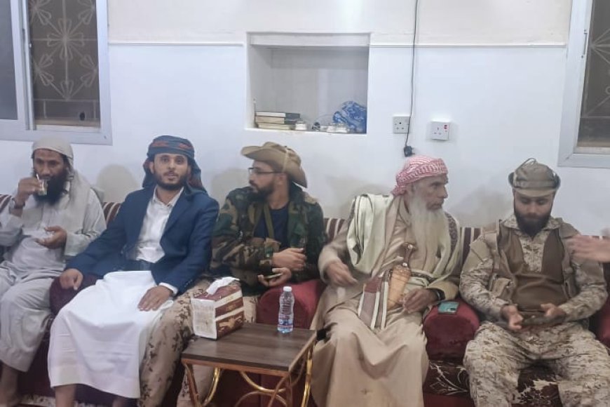 وفد من الفرقة الثالثة قوات الطوارئ يزور الشيخ عبدالله بن مبروك