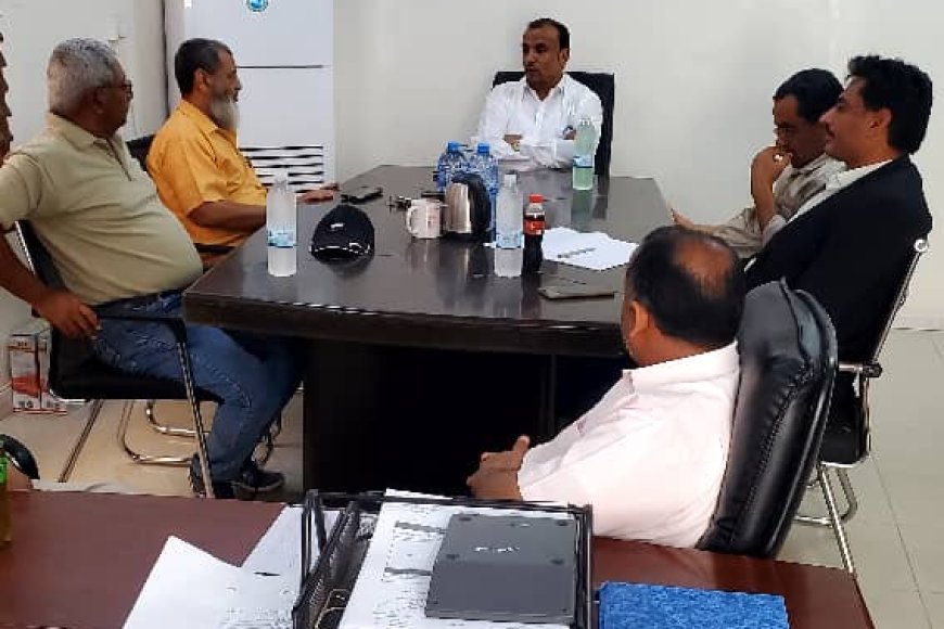 نائب المدير التنفيذي لشركة النفط اليمنية يزور منشآة البريقة ويطلع على سير العمل والمشاريع التطويرية