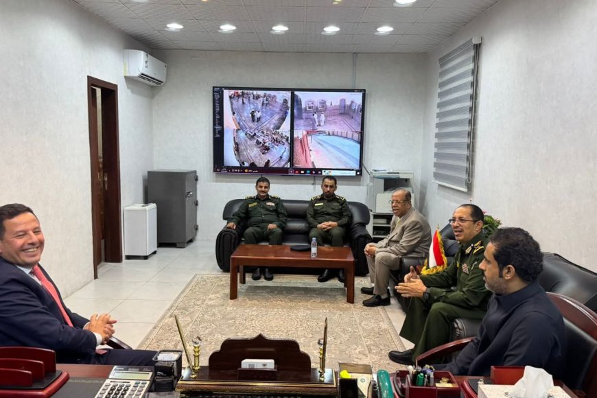 إجراء عملية الاستلام والتسليم بين رئيس مصلحة الهجرة والجوازات والجنسية الخلف اللواء عمير والسلف اللواء الرملي