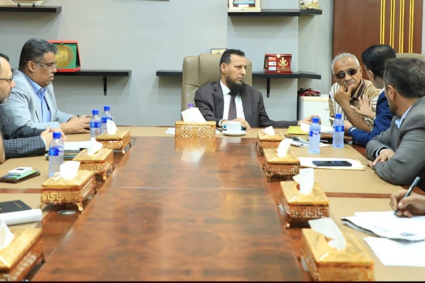 محافظ عدن يؤكد أهمية تنشيط الحركة الرياضية ويدعو إلى تحييدها عن التجاذبات