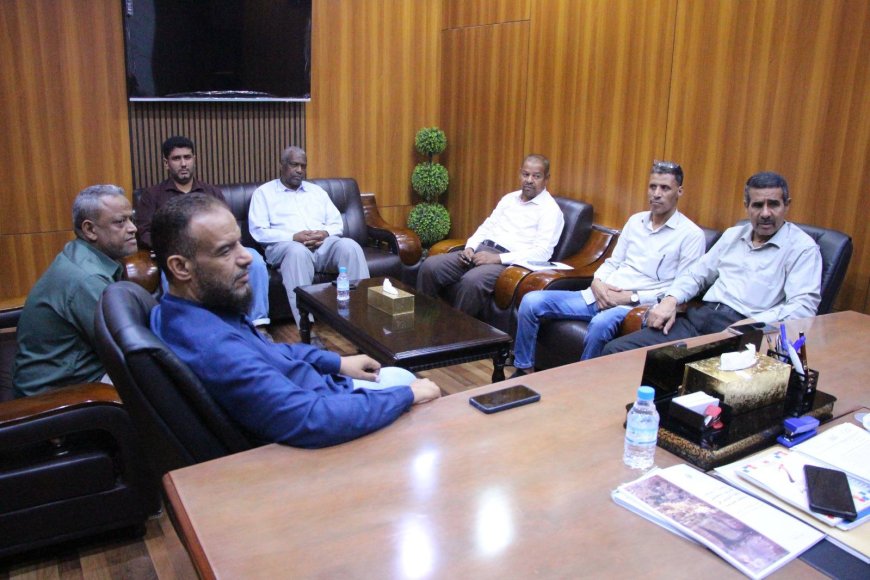 مكتب تربية حضرموت الساحل يناقش الخطوات النهائية لإقامة المخيم الطبي الأول للتربويين