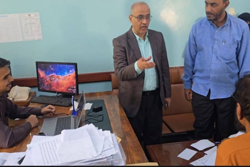 القاضي الهدار يدشّن عملية التبصيم لاستكمال وتحديث بيانات منتسبي السلطة القضائية بحضرموت