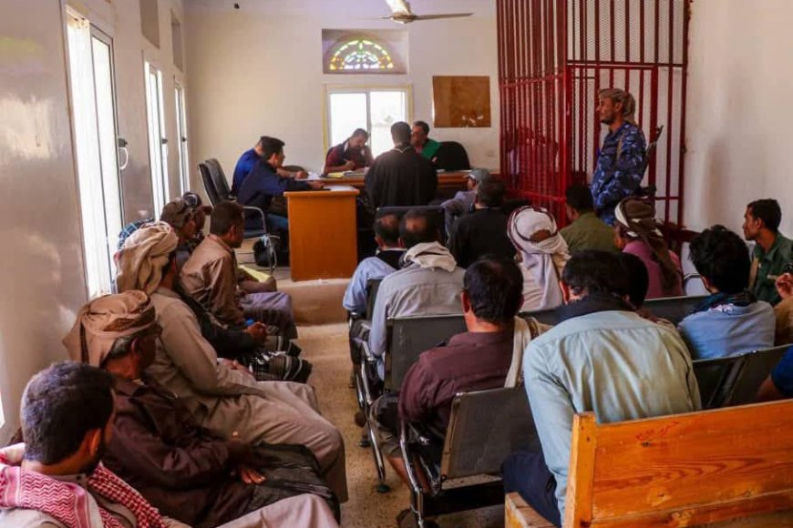 المحكمة العسكرية بشبوة تصدر حكمين في قضيتي قتل و اختلاس المحكمة العسكرية بشبوة تصدر حكمين في قضيتي قتل و اختلاس