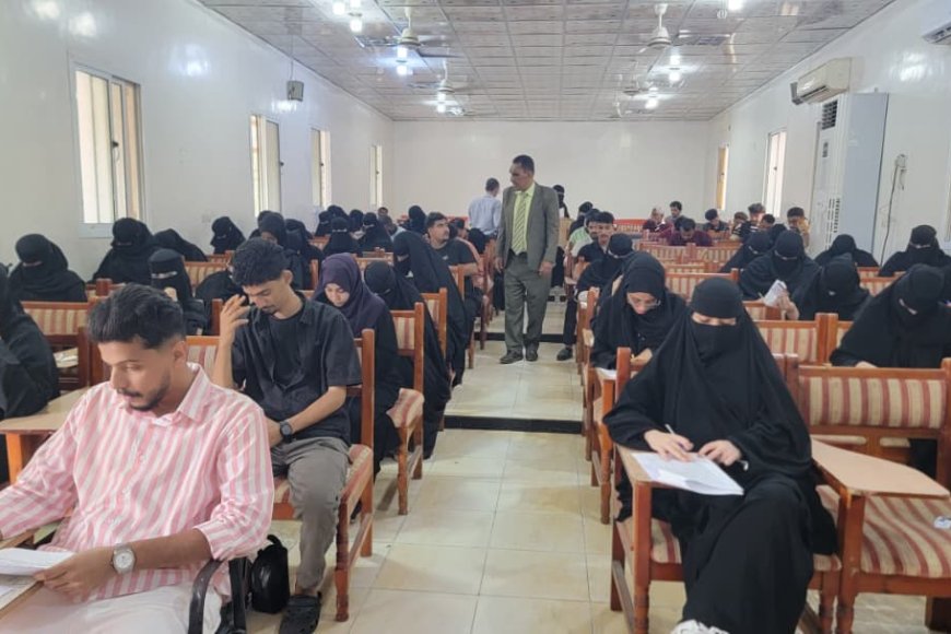 وسط أجواء من الانضباط والتنظيم.. كلية اللغات والترجمة بجامعة عدن تدشن امتحانات الدور الثاني 
