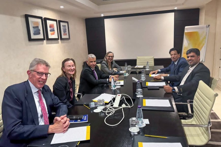 محافظ المهرة يلتقي فريق مكتب المبعوث الأممي الخاص إلى اليمن ويستعرض خصوصية المحافظة وأوضاعها العامة