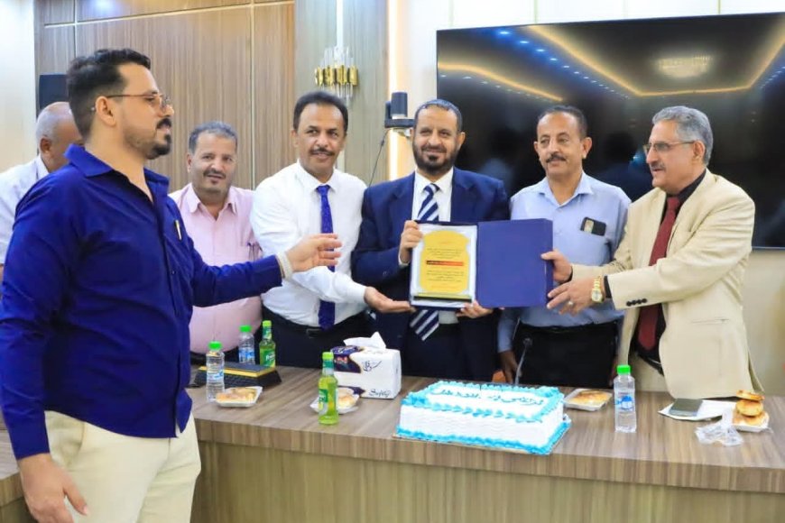 وزارة الزراعة والاسماك تكرم مدير الموارد البشرية بمناسبة انتهاء فترة عمله