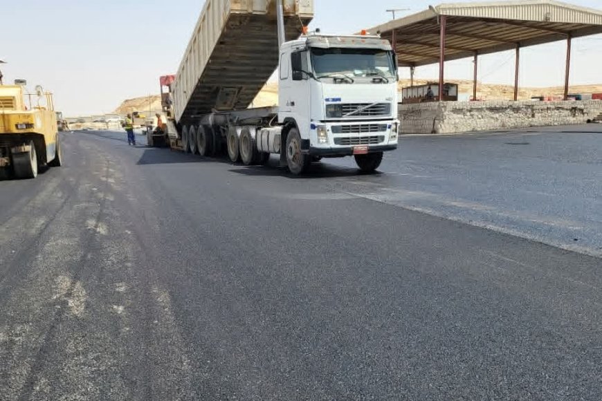 الانتهاء من أعمال سفلتة وتأهيل أجزاء من ساحة جمارك شحن وبلوغ نسبة الإنجاز 90٪ الانتهاء من أعمال سفلتة وتأهيل أجزاء من ساحة جمارك شحن وبلوغ نسبة الإنجاز 90٪