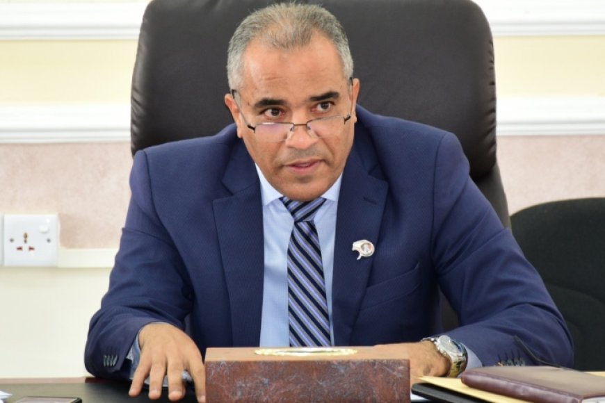 السيرة الذاتية لوزير التربية والتعليم .د. عادل عبد المجيد العبادي