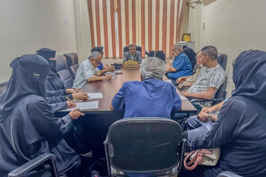 الوكيل عبدالملك يعقد اجتماع مع مدراء وموظفي قطاع الإنتاج الزراعي 
