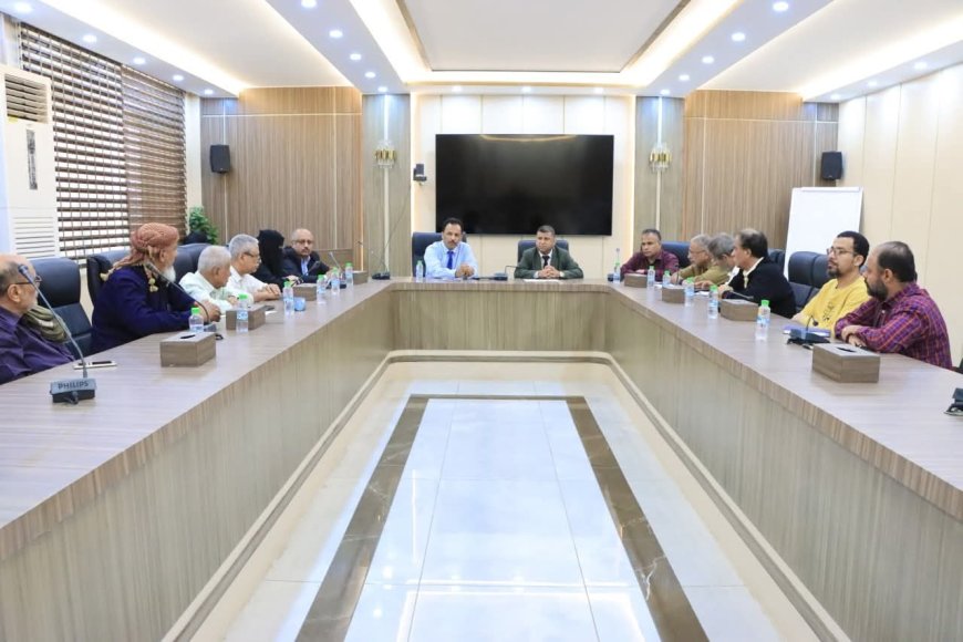 الزراعة والأسماك والصناعة والتجارة يناقشان متابعة آليات تسويق الأسماك بعدن الزراعة والأسماك والصناعة والتجارة يناقشان متابعة آليات تسويق الأسماك بعدن